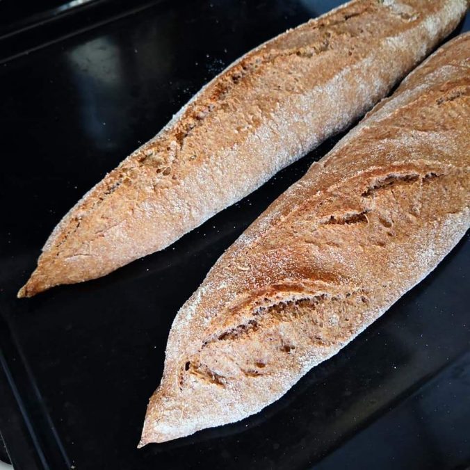 Sauerteig-Baguette mit Rotkorn - mipano