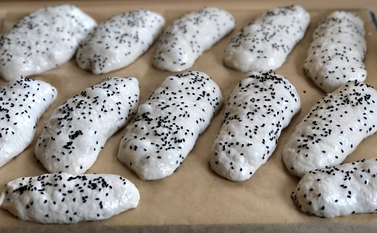 Dinkelseelen über Nacht mit Schwarzkümmel - BmF - Backen mit Freunden